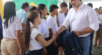 Vice-governador Daniel Vilela entrega kits escolares em Avelinópolis e São Luís de Montes Belos